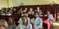 Преемственность поколений: ветераны главной больницы республики посвятили в профессию молодых медиков - Минздрав Республики Хакасия