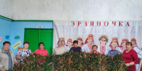 Лукояновский коллектив «Эрзяночка» плетёт маскировочные сети для бойцов СВО - Единая Россия