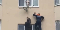 Пятигорские спасатели без техники эвакуировали малышей, стоявших в открытом окне - ИА Победа 26