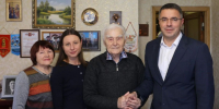 Алексей Эрк и Анастасия Дементьева побывали у ветерана войны Василия Марковича Мирошниченко - Единая Россия