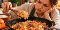 Плов получается вкусным, но рис упорно слипается в кашу: какую ошибку почти все совершают еще до добавления воды - ProKazan.Ru