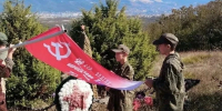 Юные казаки вместе с родителями и наставниками обновляют флаги на братских могилах воинов, погибших при освобождении Новороссийска - Город-герой Новороcсийск
