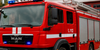 Кто-то поджег мусорный контейнер ночью в Каменске-Уральском - KU66.Ru