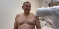 Бочаров сделал прививку от гриппа и призвал волгоградцев последовать его примеру - Volganet.Net