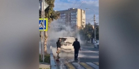 В Симферополе на ходу загорелся автомобиль - Комсомольская правда