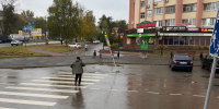 ⚠️ «Ждём, пока упадёт на кого-то?»: на улице Степана Разина падает дорожный знак - Выкса.РФ