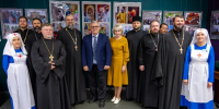 Вчера в Картинной галерее открылась выставка, приуроченная к 15-летию образования Саянской епархии - Администрация Саянска