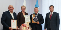 Губернатор Иркутской области вручил благодарность Президента РФ коллективу предприятия «Байкалкварцсамоцветы», которое отмечает 60-летний юбилей - Правительство Иркутской области