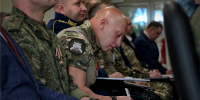 В Ленобласти не планируют сокращать выплаты контрактникам - ЛенТВ24