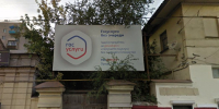 В Астрахани убирают рекламный щит, 13 лет висевший над памятником архитектуры - Сетевое издание Арбуз