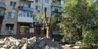 Плитки нет, деревья превратились в столбы: новороссийцы уверены, что сквер «Философский» не успеют благоустроить в срок - Ngnovoros.Ru