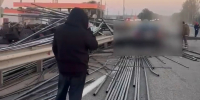 Выпавшие из фуры металлические трубы стали причиной ДТП на трассе возле Армавира - ТК Краснодар