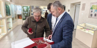 Музейную экспозицию в честь погибшего на СВО иркутянина Павла Белова дополнили новые экспонаты - Законодательное Собрание