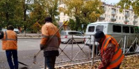 Тем временем МКУ «Благоустройство» продолжает работу на улицах города. Мобильные бригады убирают опавшую листву и штучный мусор, чтобы поддерживать чистоту и порядок в столице. - Администрация г. Кызыл