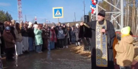 Настоятель Богородского храма в Нижнем Куранахе принял участие в открытии новой парковой зоны - Якутская и Ленская епархия