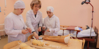 В медицинском колледже студенты осваивают профессиональные навыки на роботах и симуляторах - MyOmutninsk.Ru