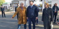 Максим Комиссаров проверил ход ремонта входной группы Парка имени Степанова. - Городской округ Иваново