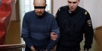 Свердловские полицейские задержали курьера мошенников, забравшего миллион рублей у пожилой пары - Уральский рабочий