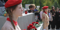 Саратовские школьники почтили память лётчиц, защищавших небо в годы Великой Отечественной войны - Министерство образования