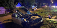 Под Орлом 22-летний парень на иномарке снес ограждение, светофор и столб - Комсомольская Правда