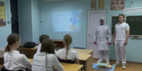 ЕДОД. Первый шаг в медицину: амбассадоры «Профессионалитета» провели классный час для школьников Михайловской СОШ - ООМК