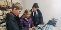 В рамках Всероссийского профориентационного проекта "Билет в будущее" учащиеся 6б класса средней школы №1 побывали в секторе архива администрации Сасовского муниципального округа. - Управление образования