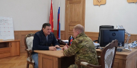 Игорь Ляхов провёл встречу с одним из командиров 144-й гвардейской мотострелковой дивизии - Смоленская газета