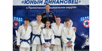 пятеро спортсменов и тренер, одеты в кимоно. - МО Кирово-Чепецк