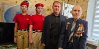Новороссийские юнармейцы поздравили ветерана Великой Отечественной войны Леонида Нанояна с годовщиной освобождения Кубани - Город-герой Новороcсийск
