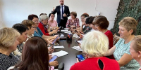 В Кирове пенсионеров обучили работе со смартфоном и мессенджером Макс - Кировская правда