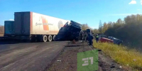 «Водитель фуры уснул и врезался в 2 автомобиля дорожных рабочих» - 31TV.RU
