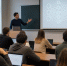 лекционная аудитория: преподаватель у проектора со схемой нейронной сети, студенты за партами с ноутбуками - 168.Ru