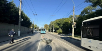 Мотоциклист попал под колеса троллейбуса в Симферополе - Комсомольская правда