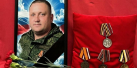В Тихвинском районе простились с погибшим участником СВО Владимиром Митрофановым - ЛенТВ24