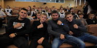 Денис Лебедев встретился с прохоровскими школьниками и рассказал, как спорт защищает от деструктивных идей - Мир Белогорья