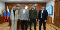 Джамбулат Салавов встретился с замкомандира добровольческого отряда Шарапудином Мустафаевым - Дагестанская правда