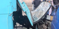 В Петербурге фургон врезался в автобус на остановке на площади Стачек - Комсомольская правда