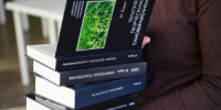 Книги Бурно написаны на стыке глубокой клинической психиатрии и душевной гуманитарной прозы. Они адресованы тем, кто чувствует себя «не такими, как все» и помогают принять свой характер, а также научиться выражать его через творчество, науку и общение с п - НИА Самара