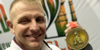 Медали Дмитрия Шевелева на чемпионате мира-2026.  Фото: Федерация гиревого спорта России - Газета Алтайский спорт