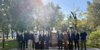 В Астрахани прошло торжественное возложение цветов к памятнику Германа Угрюмова - ГТРК Лотос