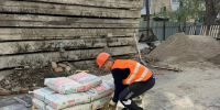Дом, пострадавший после атаки БПЛА, восстанавливают в Самарской области - Самарская Газета
