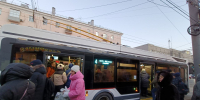 На остановках в Омске зачистили уже более 100 точек с вейпами - СуперОмск
