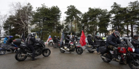 В поддержку воинов — на железных конях: в Ставрополе прошёл мотопробег в преддверии Дня Победы - ИА Победа 26
