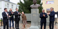 Глеб Никитин открыл памятник Кави Наджми в Уразовке - Комсомольская Правда