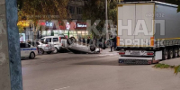 В Брянске на улице Камозина перевернулся легковой автомобиль - БрянскToday.Ru
