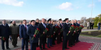Глава Башкирии возложил цветы к Монументу Дружбы в Уфе - Сетевое издание Республика Башкортостан
