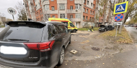 В Сыктывкаре иномарка во время ДТП наехала на дорожный знак - Bnkomi.Ru