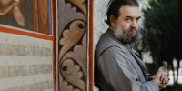 «Всякий из нас обязан, склонившись на колени, часто спрашивать у Творца своего: «Скажи мне, кто я? Покажи мне меня самого. Кто я сейчас, а кем должен быть?» - Столица С