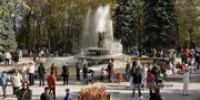 В День Республики обновлённый парк Ленина в Уфе люди заполнили до отказа - Башинформ