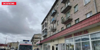 В Острове мужчина упал с пятого этажа во время ремонта балкона - InformPskov.Ru